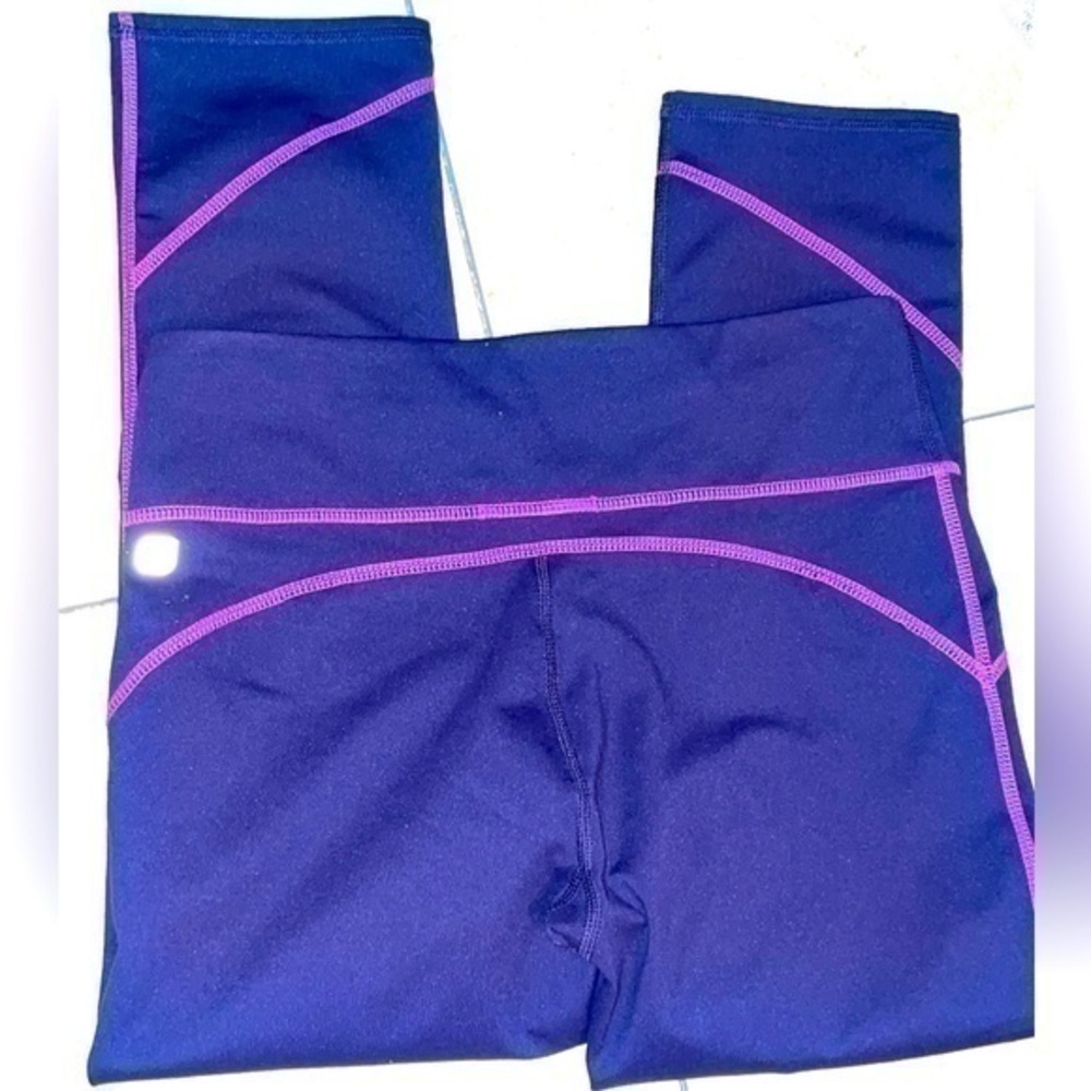 Fabletics capri leggings Purple excellent condition